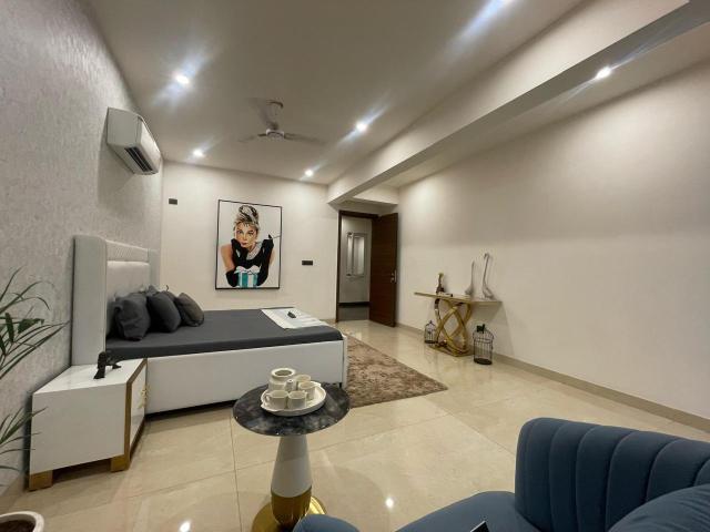Resale | 5 BHK + Servant Room 4994 Sq.Ft. Apartment in Suncity Heights