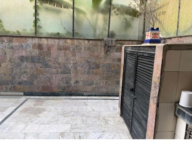 Resale | 5 BHK + Servant Room 400 Sq.Yd. Villa in Unitech Vista Villas