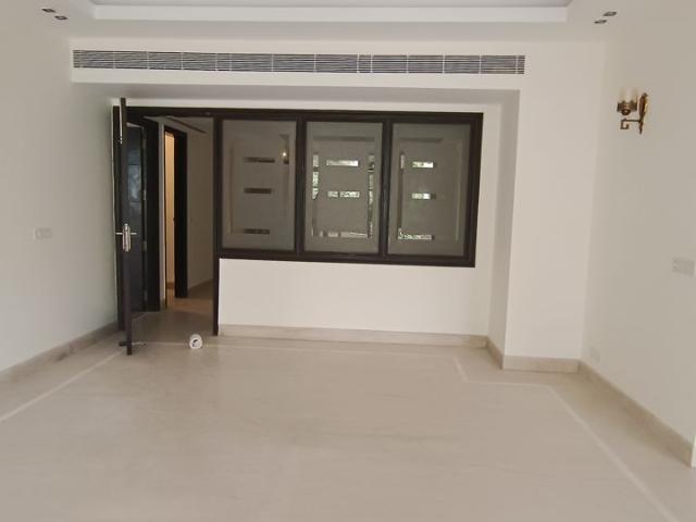 Resale | 5 BHK + Servant Room 4390 Sq.Ft. Apartment in Eros Royale Retreat III