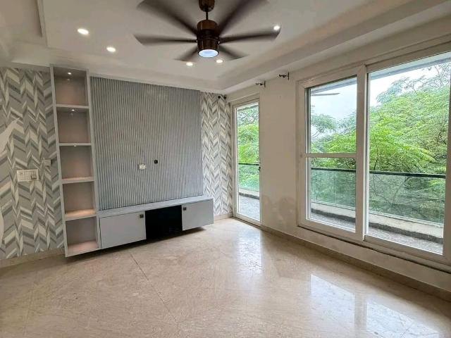 Resale | 5 BHK + Servant Room 5514 Sq.Ft. Apartment in Pioneer Araya