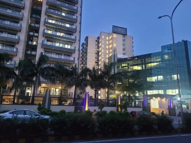 Resale | 5 BHK + Servant Room 5200 Sq.Ft. Penthouse in Awas Vikas Flat