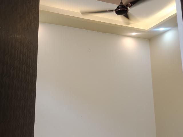 Resale | 5 BHK + Servant Room 75 Sq.Yd. Independent House in Balaji Enclave