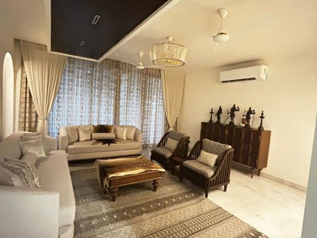 Resale | 5 BHK + Study Room 162 Sq.Mt. Independent House in Jaipuria Plaza