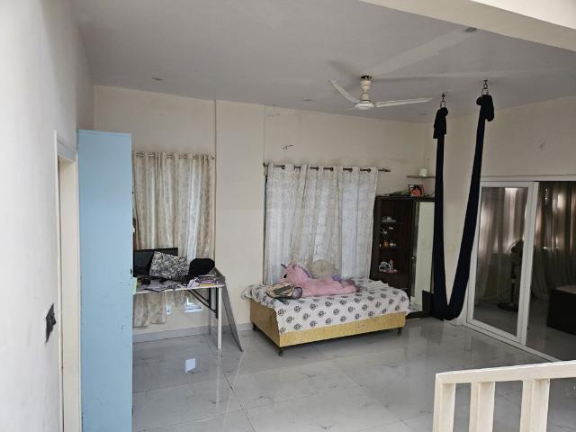 Resale | 5 BHK + Study Room 3750 Sq.Ft. Villa in The County Address