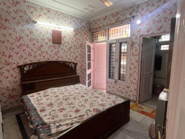 Resale | 5 BHK + Store Room 500 Sq.Yd. Independent House in Sector 21