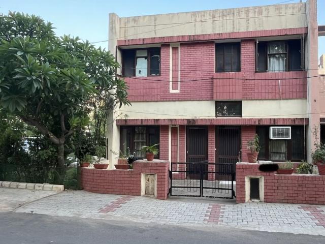 Resale | 5 BHK + Store Room 200 Sq.Yd. Independent House in Sector 53 Mohali