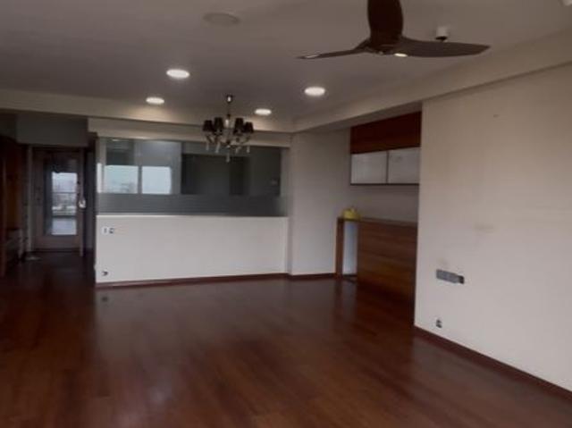 Resale | 5 BHK + Store Room 2200 Sq.Ft. Apartment in Swastik Solitaire