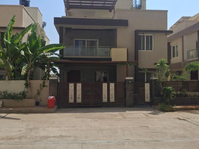 Resale | 5 BHK + Pooja Room 4000 Sq.Ft. Villa in Induscrest Apartment Complex