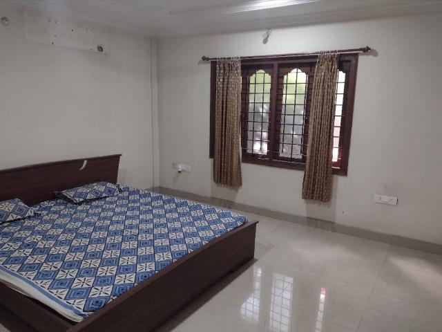 Resale | 5 BHK + Pooja Room 400 Sq.Yd. Villa in Janapriya Olive County