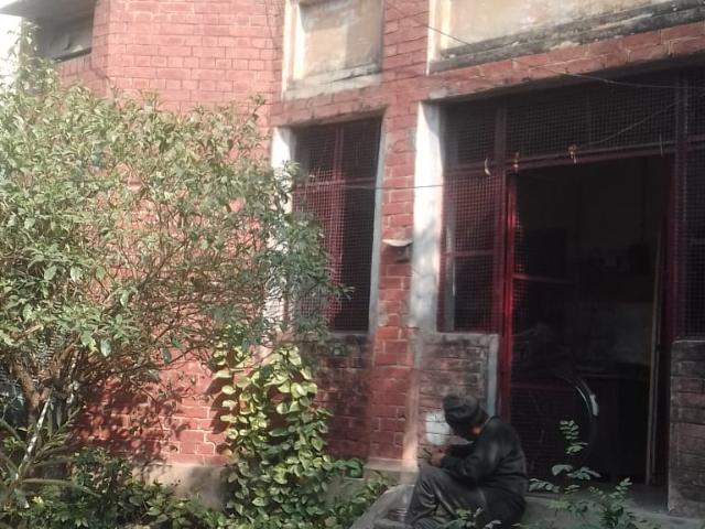 Resale | 5 BHK + Pooja Room 4200 Sq.Ft. Villa in Charbagh Area, Nesr Durga