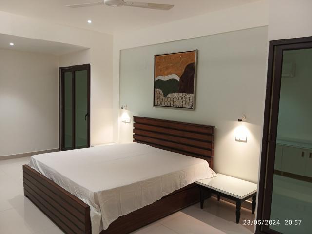 Resale | 5 BHK + Pooja Room 4600 Sq.Ft. Apartment in Banjara Hills