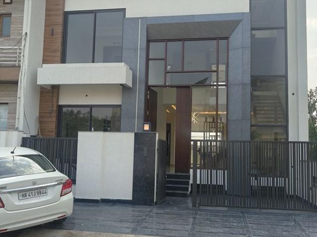 Resale | 5 BHK + Pooja Room 6300 Sq.Ft. Independent House in Aerocity