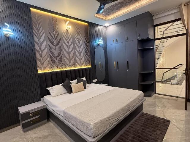 Resale | 5 BHK + Pooja Room 800 Sq.Yd. Villa in Civil Lines