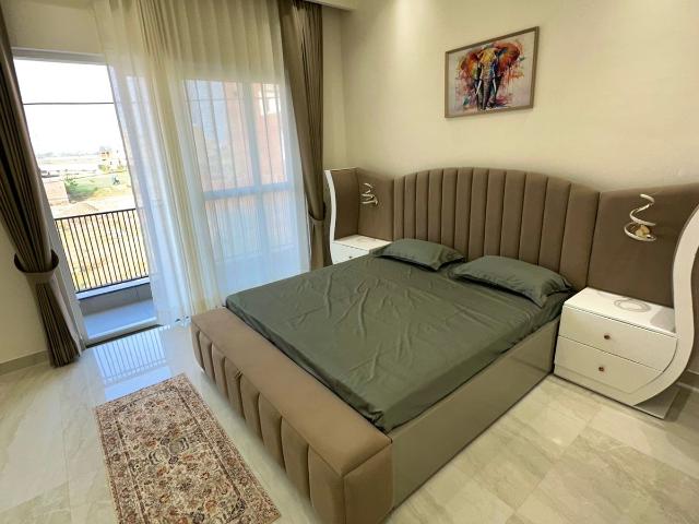 Resale | 5 BHK + Pooja Room 150 Sq.Yd. Villa in Sector 115