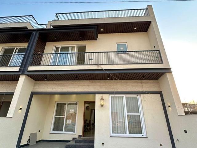 Resale | 5 BHK + Pooja Room 150 Sq.Yd. Villa in Sector 115