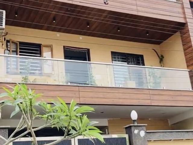 Resale | 5 BHK + Pooja Room 160 Sq.Yd. Independent House in Sector 2