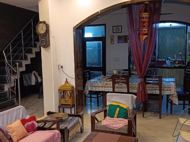 Resale | 5 BHK + Pooja Room 167 Sq.Yd. Villa in D Block Shastri Nagar