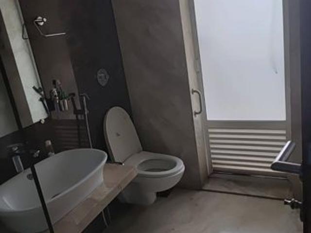Resale | 5 BHK + Pooja Room 1800 Sq.Ft. Apartment in Rushabh Mall