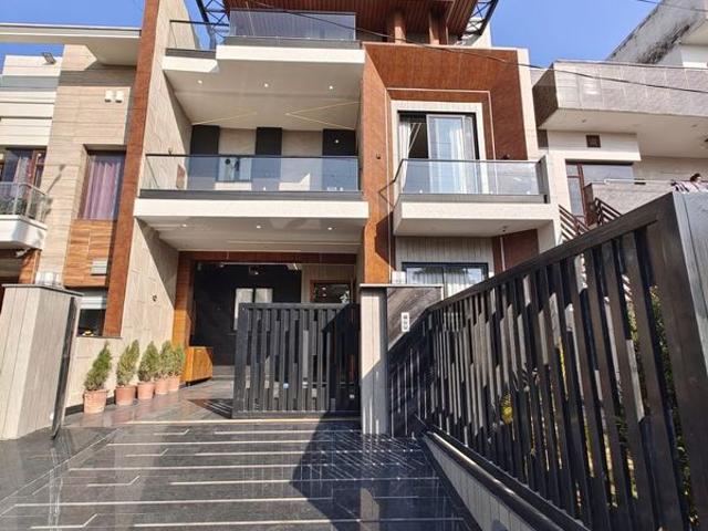 Resale | 5 BHK + Pooja Room 2000 Sq.Ft. Villa in Hoskote
