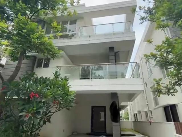 Resale | 5 BHK + Pooja Room 222 Sq.Yd. Villa in Nallagandla