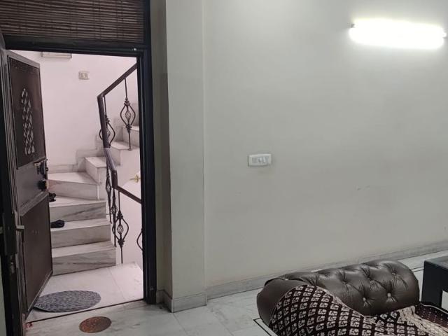 Resale | 5 BHK + Pooja Room 250 Sq.Yd. Apartment in Riddhi Siddhi Apartments Gurgaon