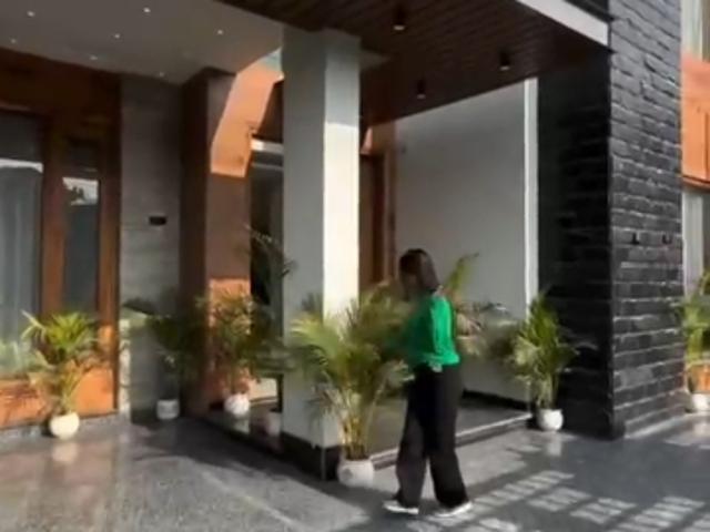 Resale | 5 BHK + Pooja Room 256 Sq.Yd. Independent House in Sunny Enclave 125.