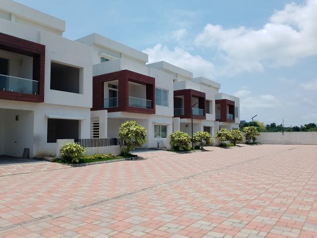 Resale | 5 BHK + Pooja Room 3450 Sq.Ft. Villa in Tellapur