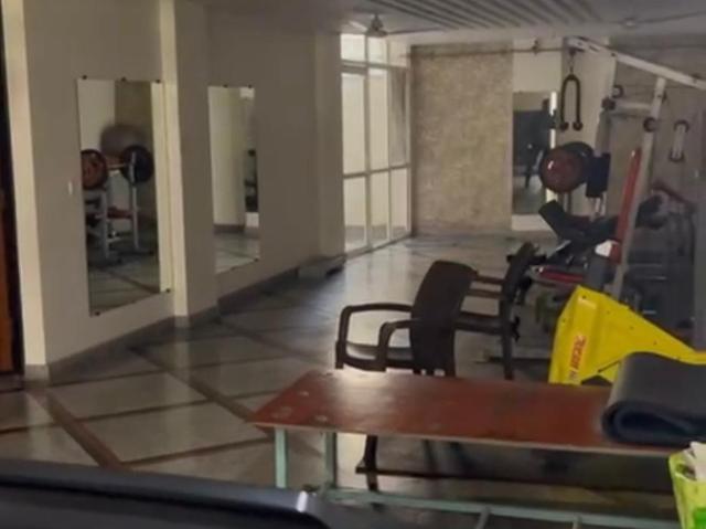 Resale | 5 BHK + Pooja Room,Extra Room 162 Sq.Mt. Villa in Sector 50 Noida