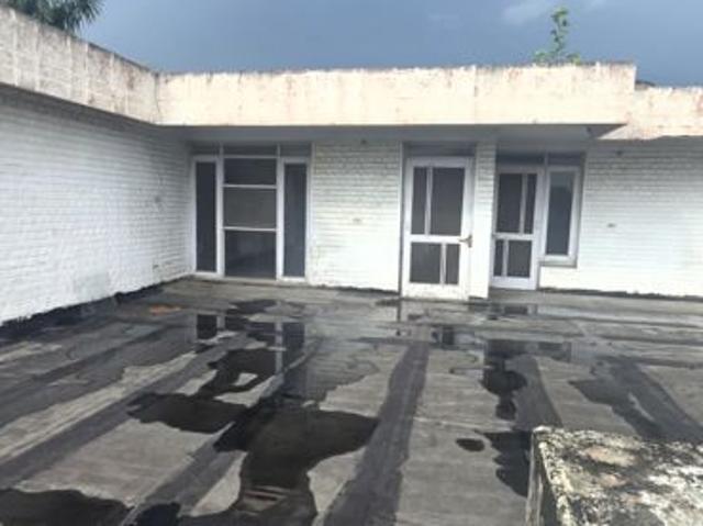 Resale | 5 BHK + Pooja Room,Servant Room 250 Sq.Yd. Independent House in Sector 7