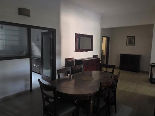 Resale | 5 BHK + Pooja Room,Servant Room 250 Sq.Yd. Independent House in Sector 15