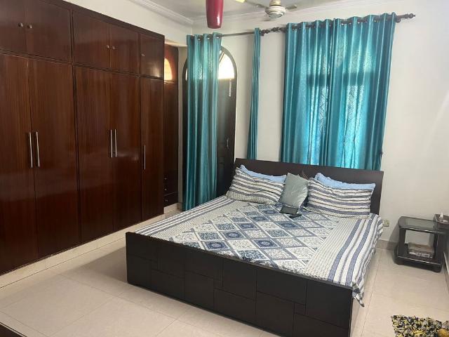 Resale | 5 BHK + Pooja Room,Servant Room 5000 Sq.Ft. Villa in Sector 47