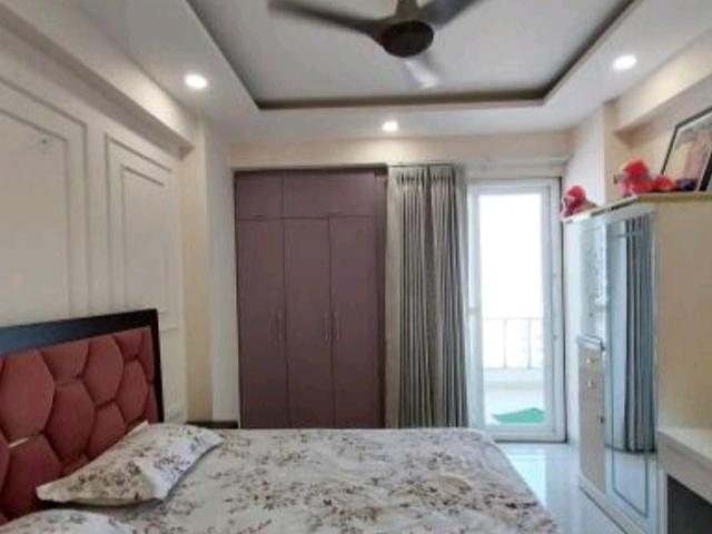 Resale | 5 BHK + Pooja Room,Servant Room 6000 Sq.Ft. Villa in Vipul Khand