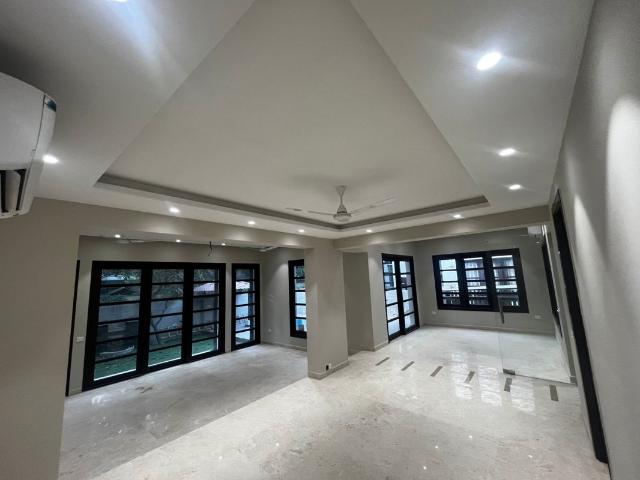 Resale | 5 BHK + Pooja Room,Servant Room 6150 Sq.Ft. Villa in Vipul Tatvam Villas