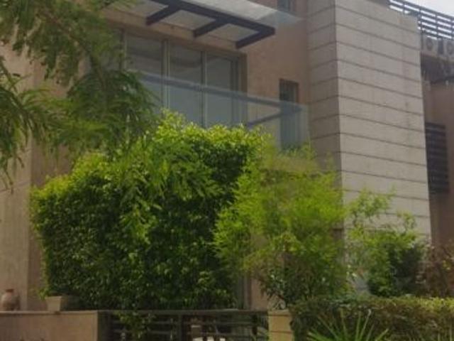 Resale | 5 BHK + Pooja Room,Servant Room 6750 Sq.Ft. Villa in Unitech Uniworld Resorts The Residences