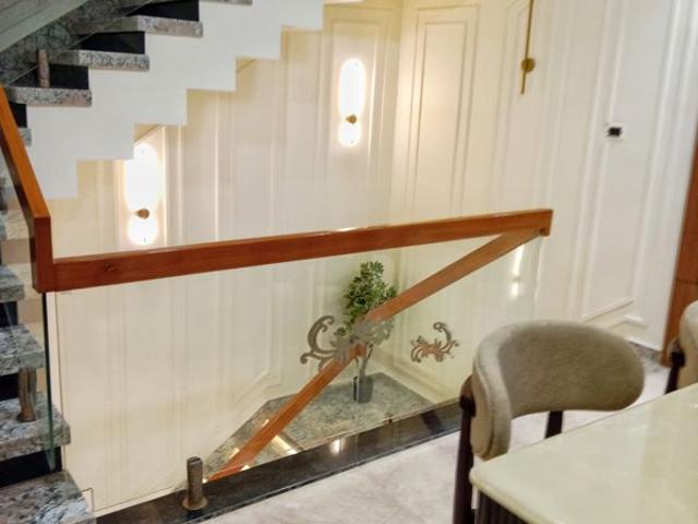 Resale | 5 BHK + Pooja Room,Servant Room,Study Room 5800 Sq.Ft. Independent House in DCM