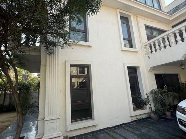 Resale | 5 BHK + Pooja Room,Servant Room,Study Room 7000 Sq.Ft. Villa in Eros Rosewood City
