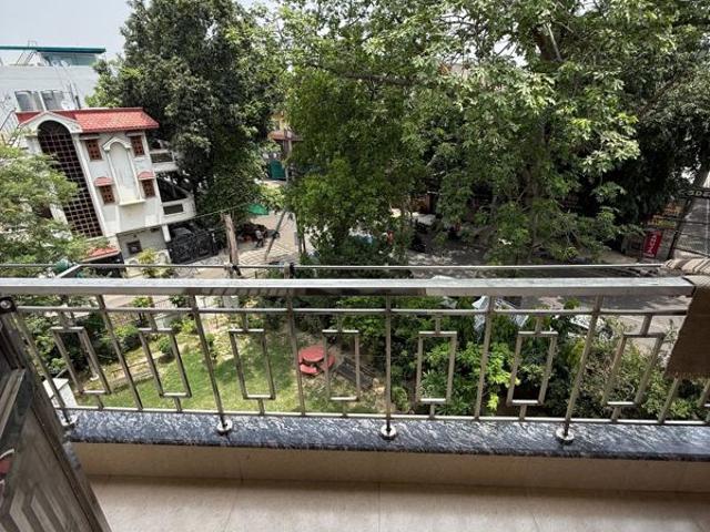 Resale | 5 BHK + Pooja Room,Servant Room,Study Room 720 Sq.Ft. Villa in Janakpuri