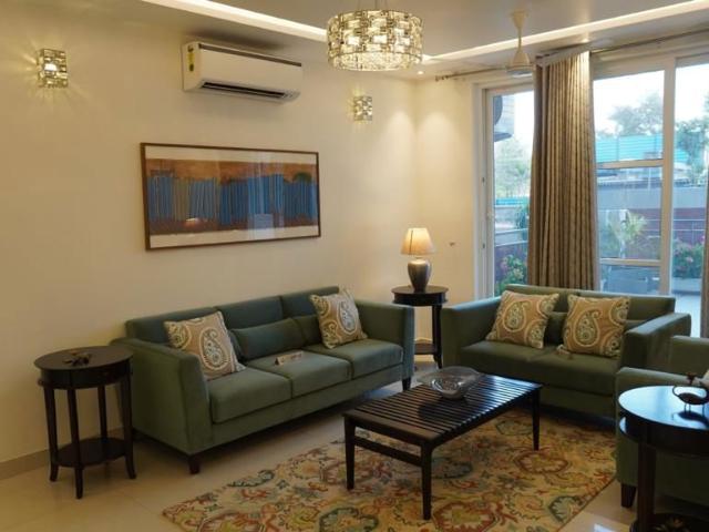 Resale | 5 BHK + Pooja Room,Servant Room,Study Room 1150 Sq.Yd. Independent House in Sector 8