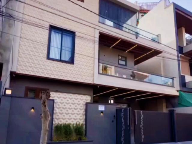 Resale | 5 BHK + Pooja Room,Servant Room,Study Room 270 Sq.Yd. Independent House in Nirman Nagar