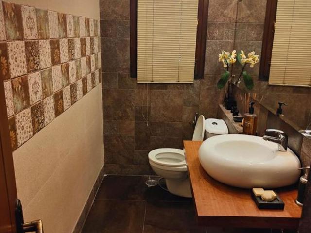 Resale | 5 BHK + Pooja Room,Servant Room,Study Room,Basement,Store Room 400 Sq.Yd. Villa in Green Park