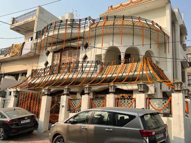 Resale | 5 BHK + Pooja Room,Servant Room,Study Room,Extra Room,Basement,Store Room 202 Sq.Yd. Independent House in Sector 23