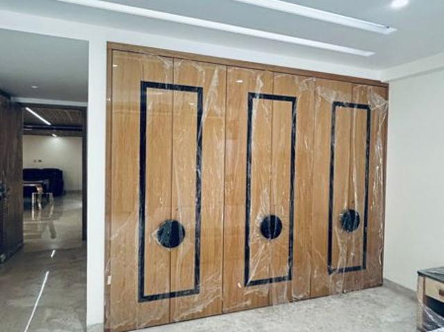 Resale | 5 BHK + Pooja Room,Servant Room,Study Room,Extra Room,Basement,Store Room 350 Sq.Yd. Villa in Greater Kailash II
