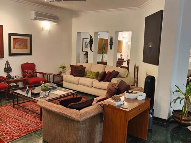 Resale | 5 BHK + Pooja Room,Servant Room,Study Room,Extra Room,Basement,Store Room 500 Sq.Yd. Villa in Khizrabad