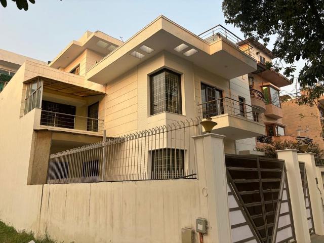 Resale | 5 BHK + Pooja Room,Servant Room,Study Room,Extra Room,Basement,Store Room 5500 Sq.Ft. Villa in SS The Lilac