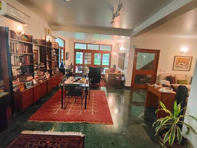 Resale | 5 BHK + Pooja Room,Servant Room,Study Room,Extra Room,Basement,Store Room 600 Sq.Yd. Villa in Greater Kailash I