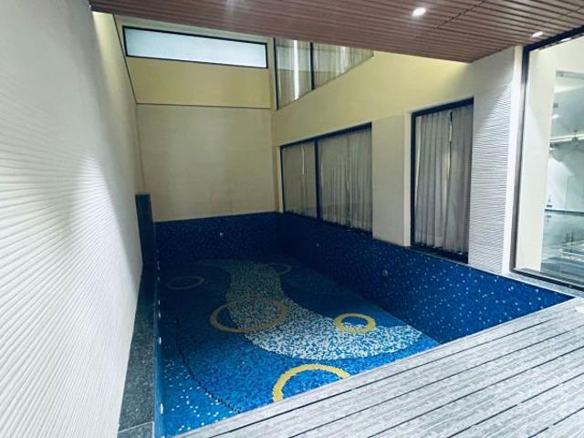 Resale | 5 BHK + Pooja Room,Servant Room,Study Room,Extra Room,Basement,Store Room 800 Sq.Yd. Independent House in Safdarjung Enclave