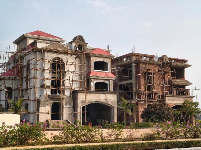 Resale | 5 BHK + Pooja Room,Servant Room,Study Room,Extra Room,Store Room 2450 Sq.Ft. Villa in Maulviganj