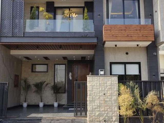 Resale | 5 BHK + Pooja Room,Servant Room,Study Room,Extra Room,Store Room 2400 Sq.Ft. Villa in Jigani