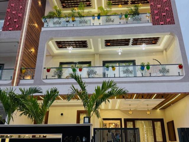 Resale | 5 BHK + Pooja Room,Servant Room,Study Room,Extra Room,Store Room 250 Sq.Yd. Independent House in Nirman Nagar