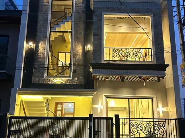 Resale | 5 BHK + Pooja Room,Servant Room,Study Room,Extra Room 145 Sq.Yd. Independent House in Sector 124